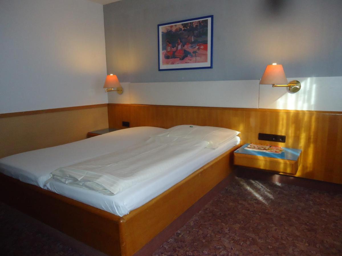Enjoyhotel Garni Korntal Stuttgart B&B ภายนอก รูปภาพ