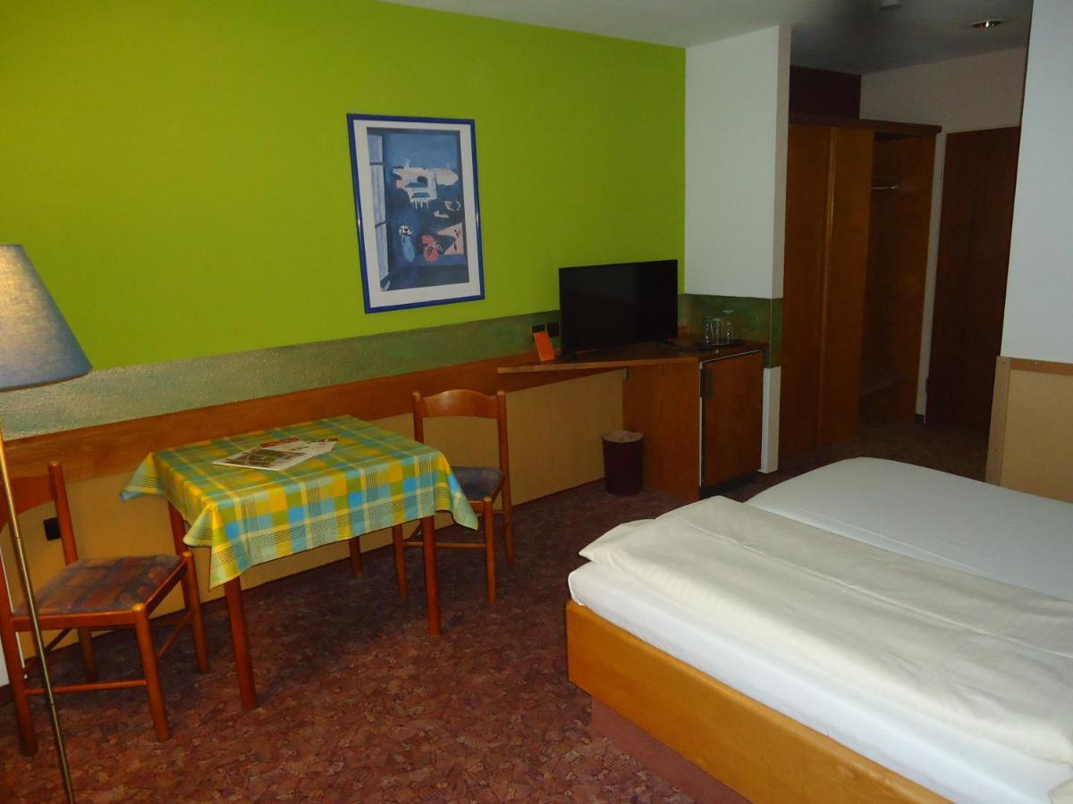 Enjoyhotel Garni Korntal Stuttgart B&B ภายนอก รูปภาพ