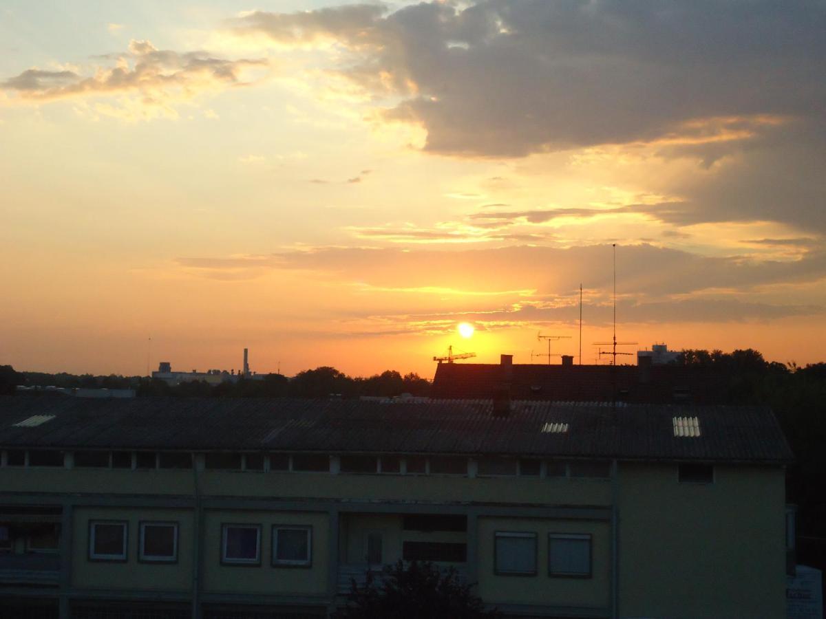 Enjoyhotel Garni Korntal Stuttgart B&B ภายนอก รูปภาพ