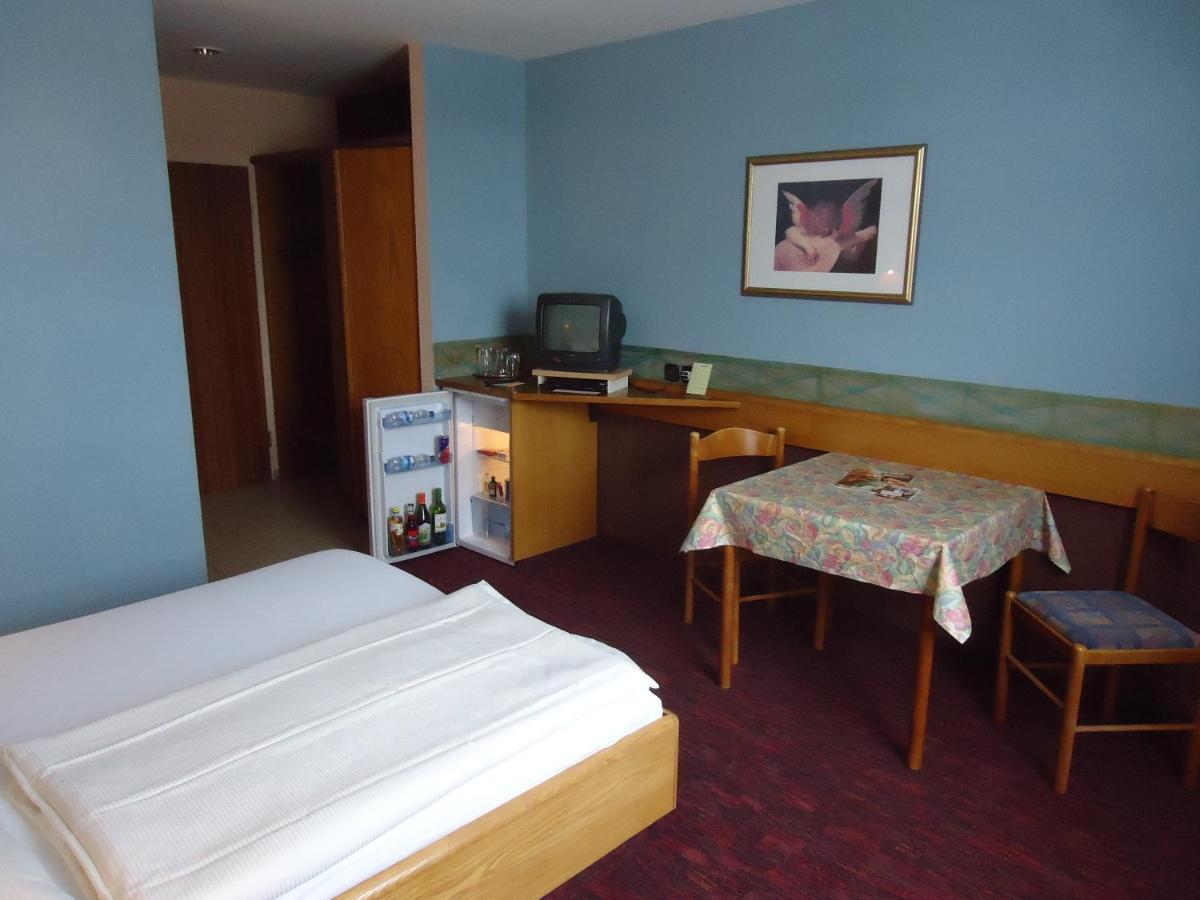 Enjoyhotel Garni Korntal Stuttgart B&B ภายนอก รูปภาพ