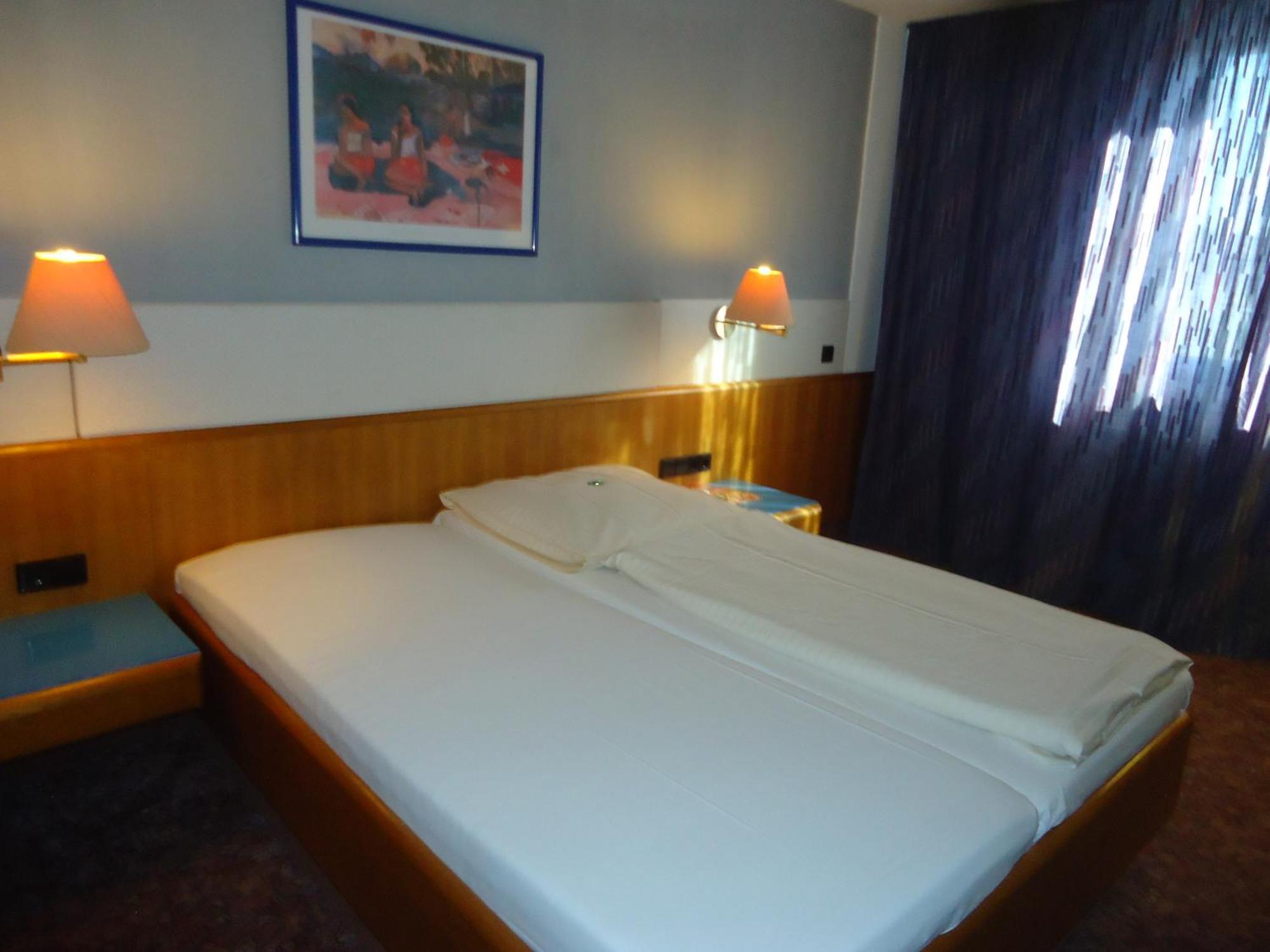 Enjoyhotel Garni Korntal Stuttgart B&B ภายนอก รูปภาพ