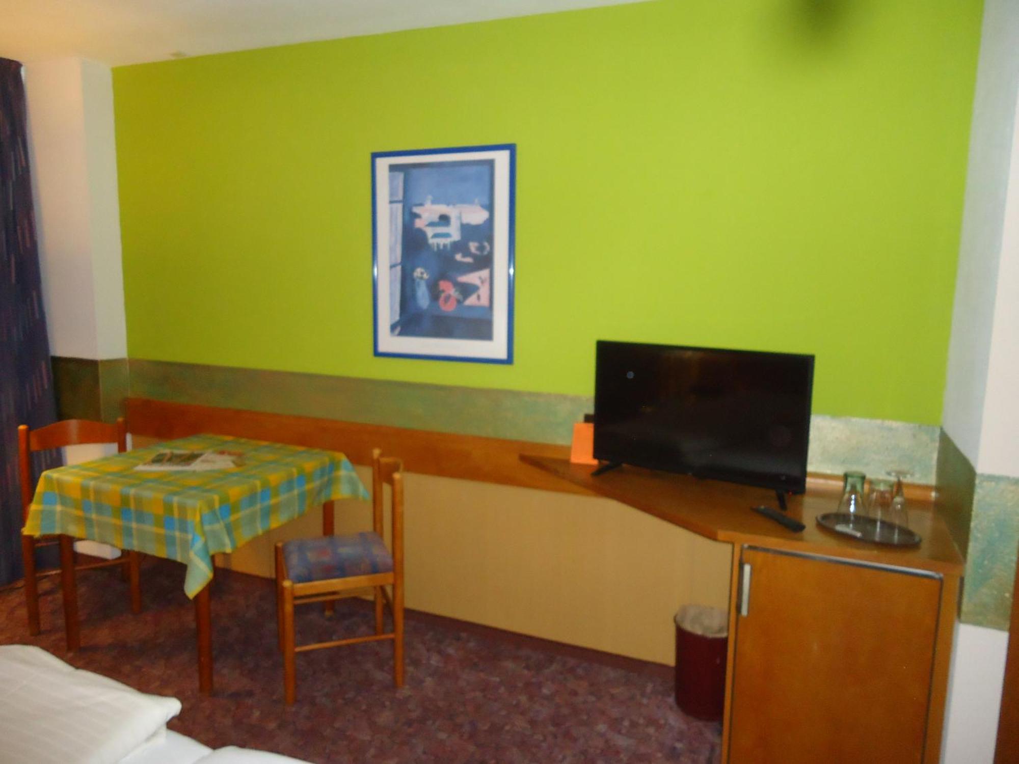 Enjoyhotel Garni Korntal Stuttgart B&B ภายนอก รูปภาพ