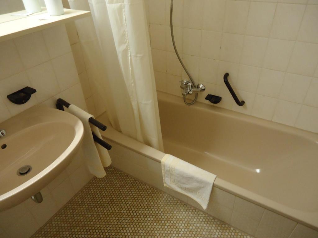 Enjoyhotel Garni Korntal Stuttgart B&B ภายนอก รูปภาพ
